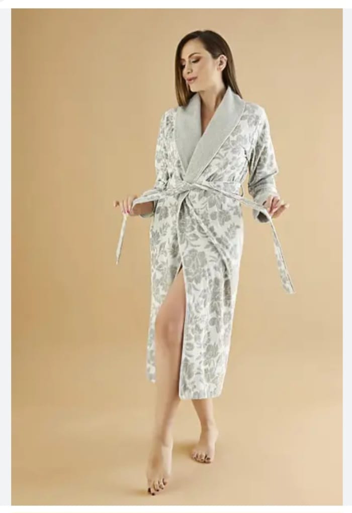 Chalatas moterims Nusa